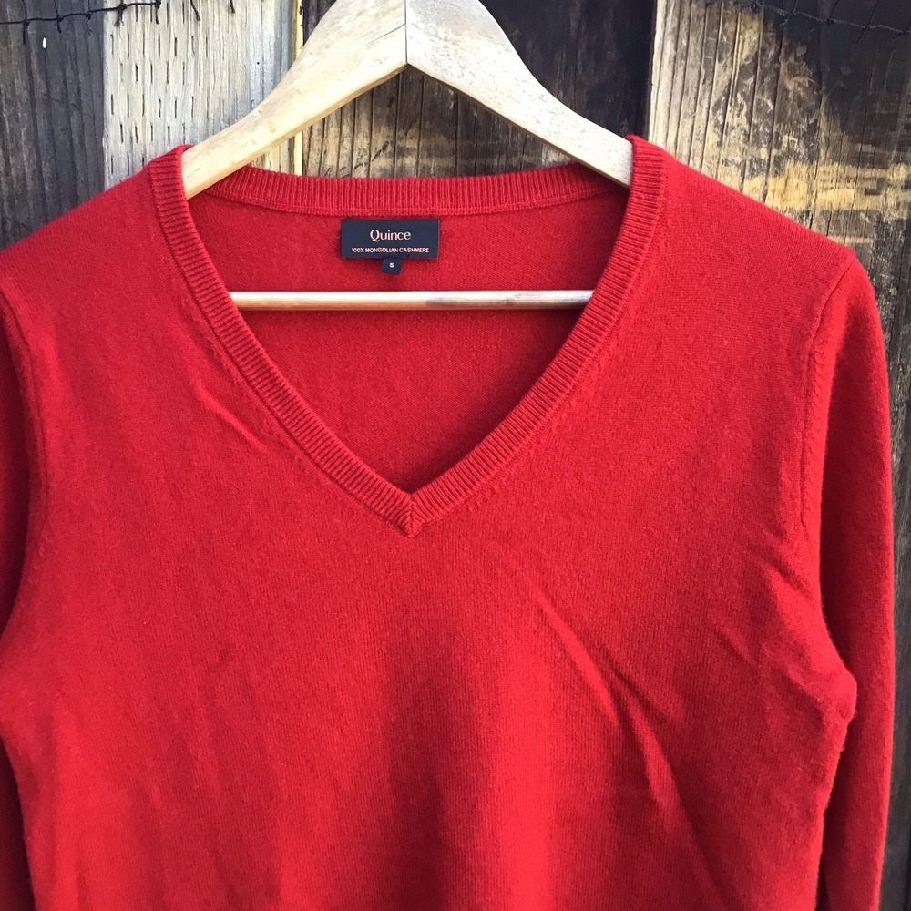 Quince 100% Mongolian Cashmere V-Neck Sweater Women's Small Varsity Red - Picture 2 of 6